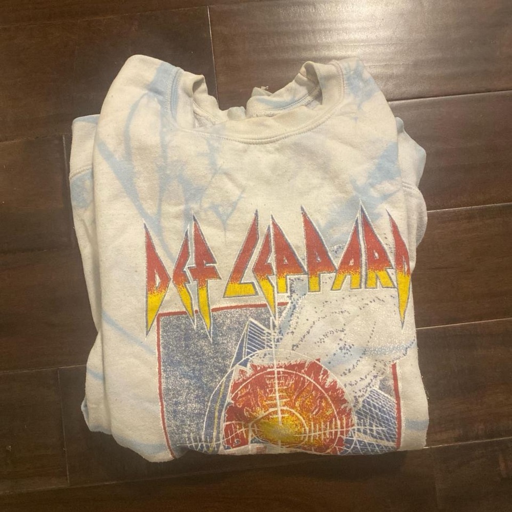 Urban Outfitters Def Leppard Graphic Sweatshirt - White and Red